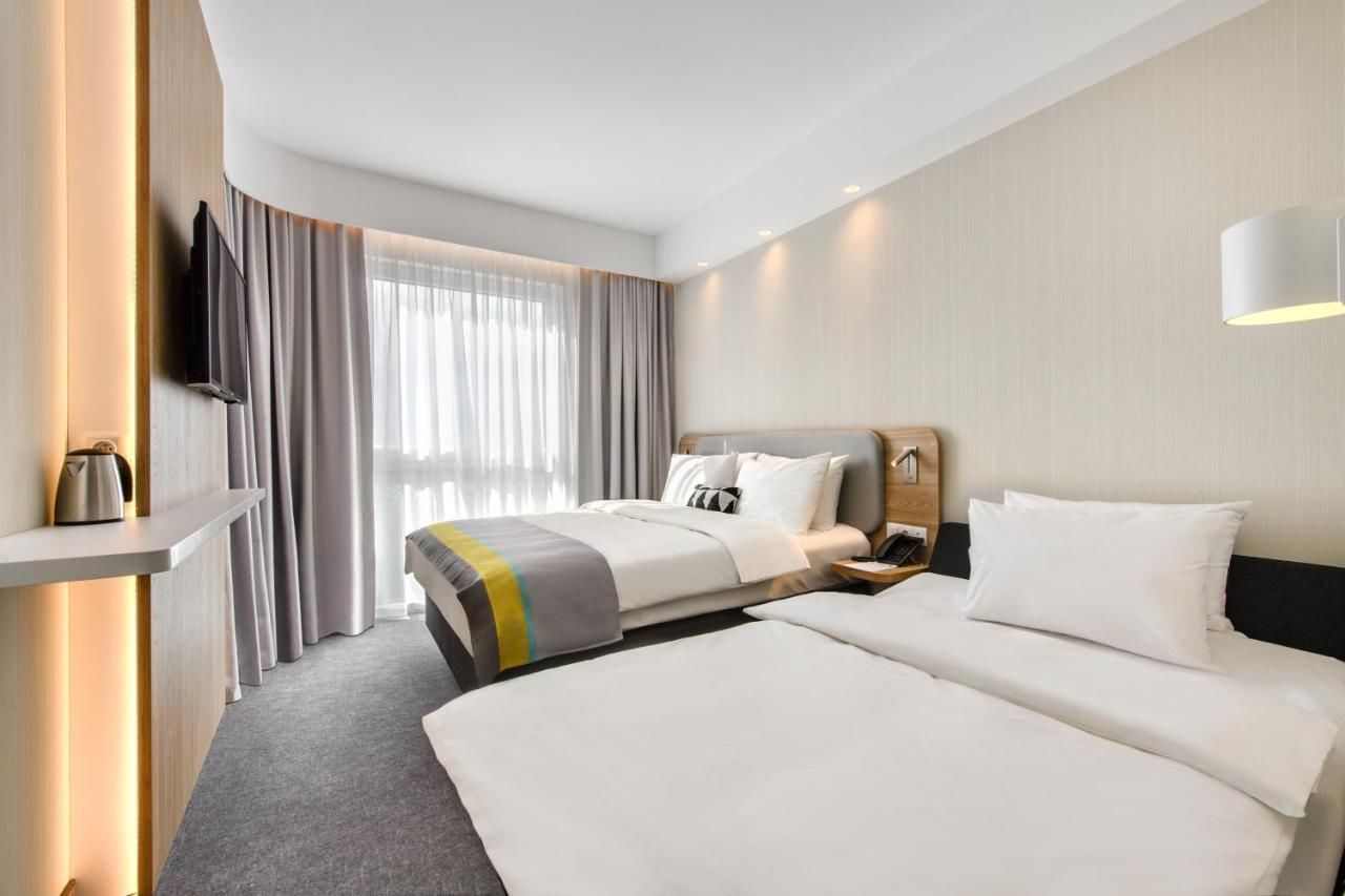Отель Holiday Inn Express - Rzeszow Airport Ясенка-41