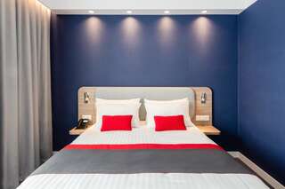 Отель Holiday Inn Express - Rzeszow Airport Ясенка Двухместный номер с 1 кроватью и безбарьерной душевой - Подходит для гостей с ограниченными физическими возможностями-3