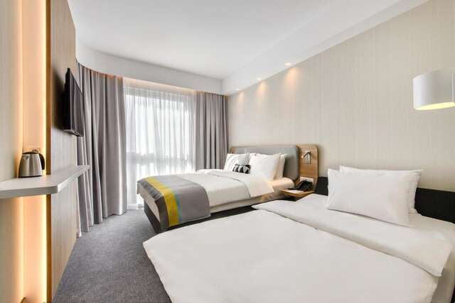 Отель Holiday Inn Express - Rzeszow Airport Ясенка-40